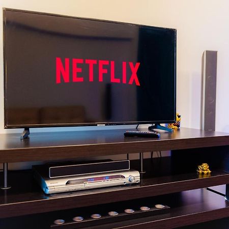 Comfy Apartment With Private Parking And Netflix Бухарест Екстер'єр фото