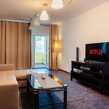 Comfy Apartment With Private Parking And Netflix Бухарест Екстер'єр фото