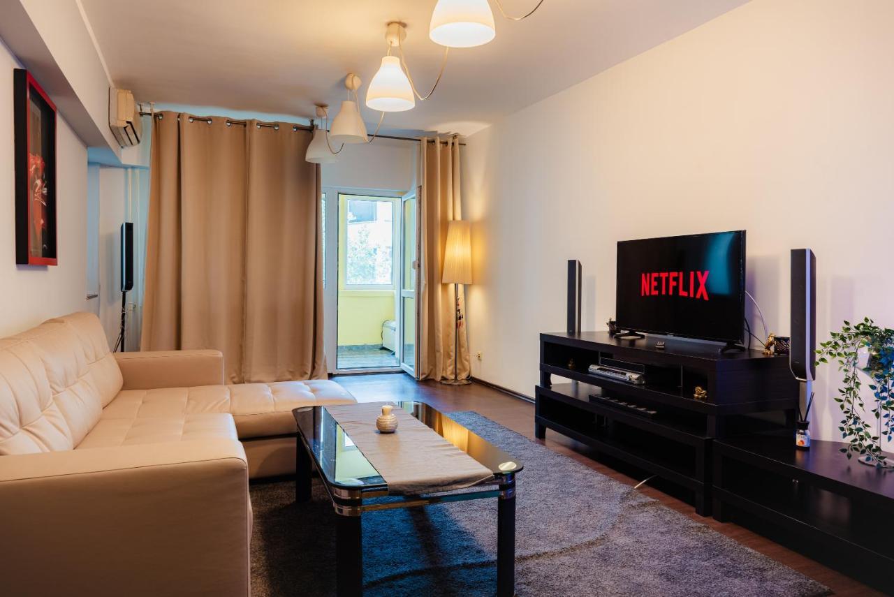 Comfy Apartment With Private Parking And Netflix Бухарест Екстер'єр фото