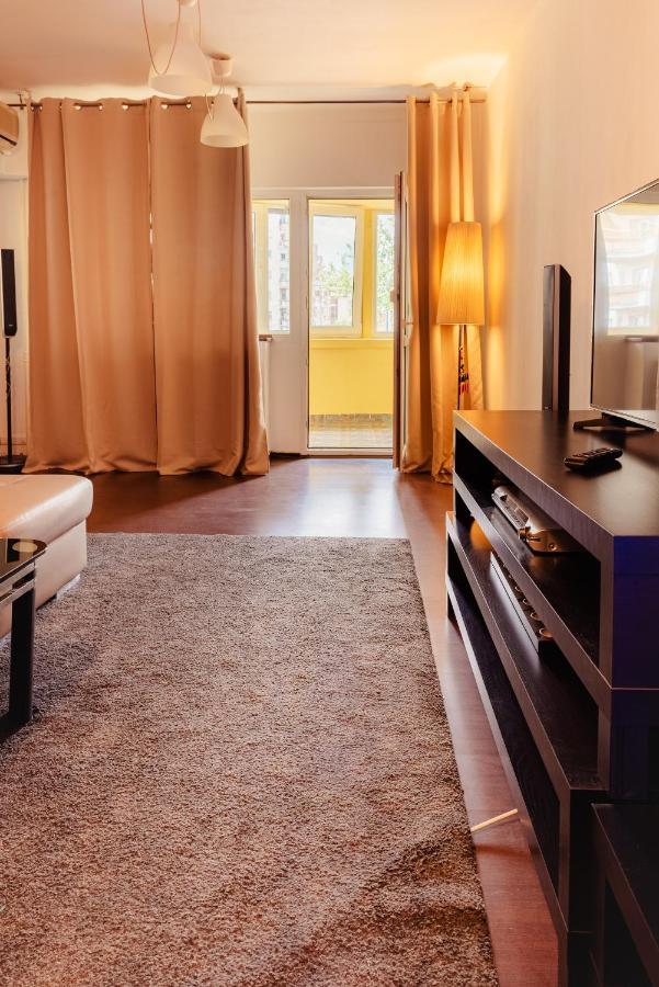 Comfy Apartment With Private Parking And Netflix Бухарест Екстер'єр фото