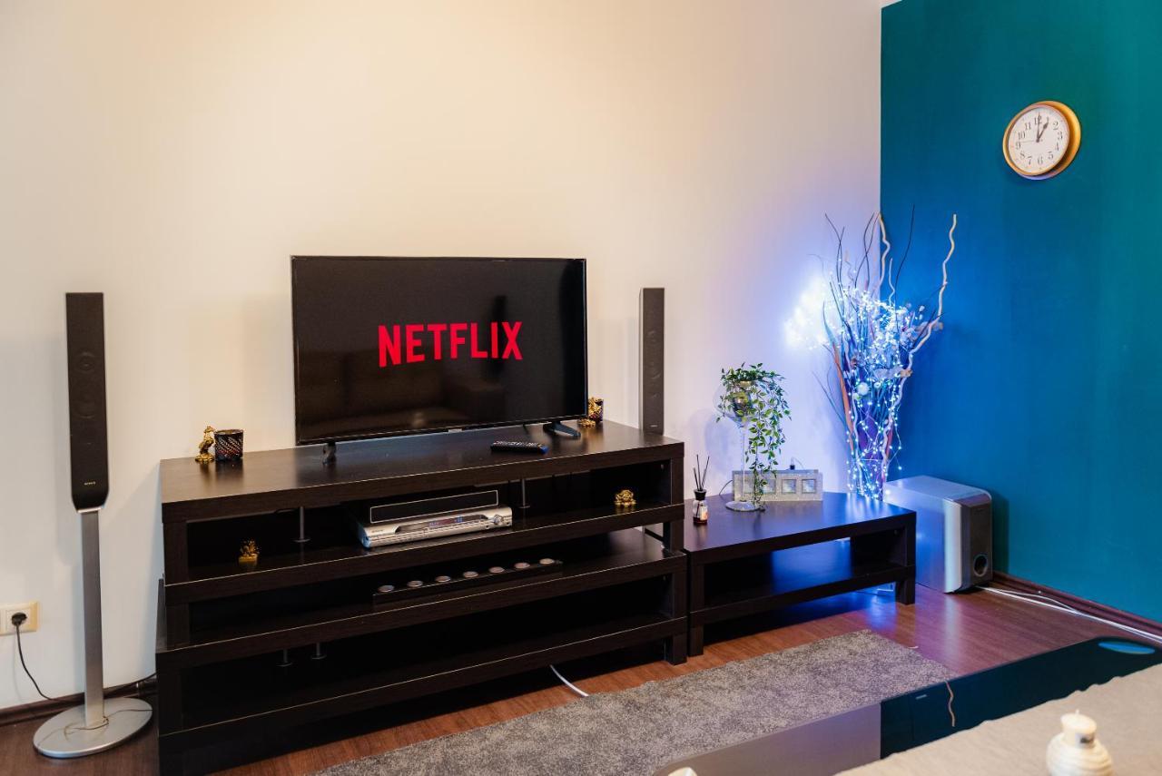 Comfy Apartment With Private Parking And Netflix Бухарест Екстер'єр фото