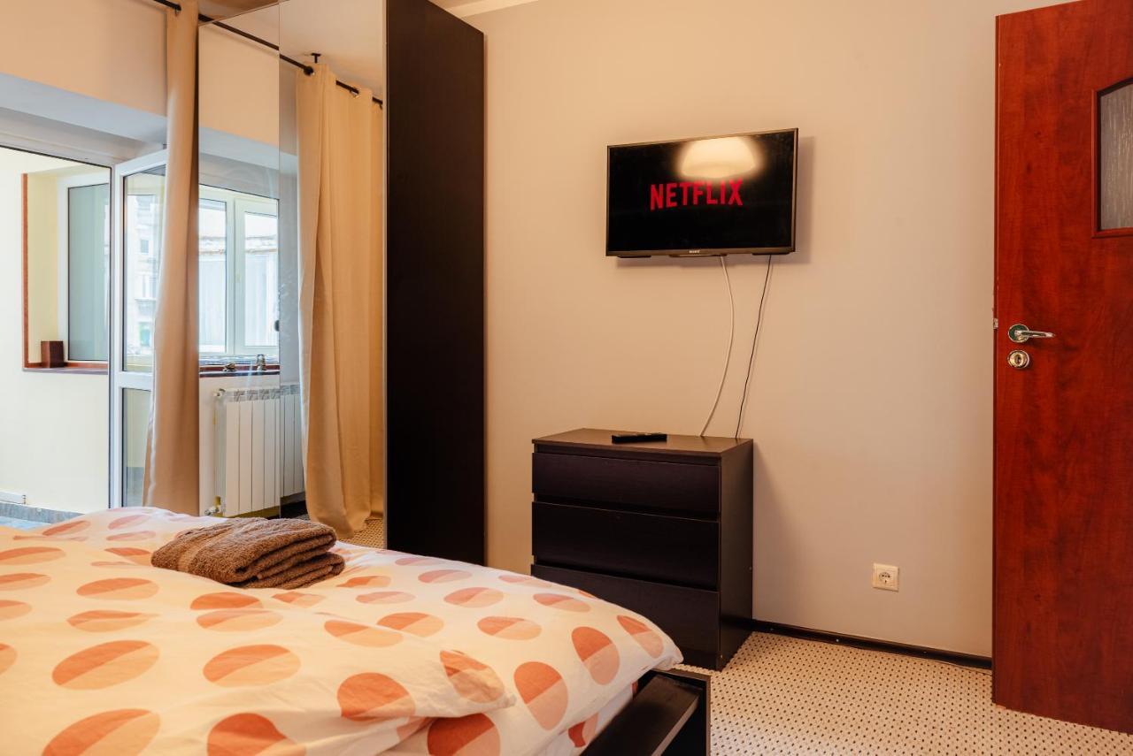 Comfy Apartment With Private Parking And Netflix Бухарест Екстер'єр фото