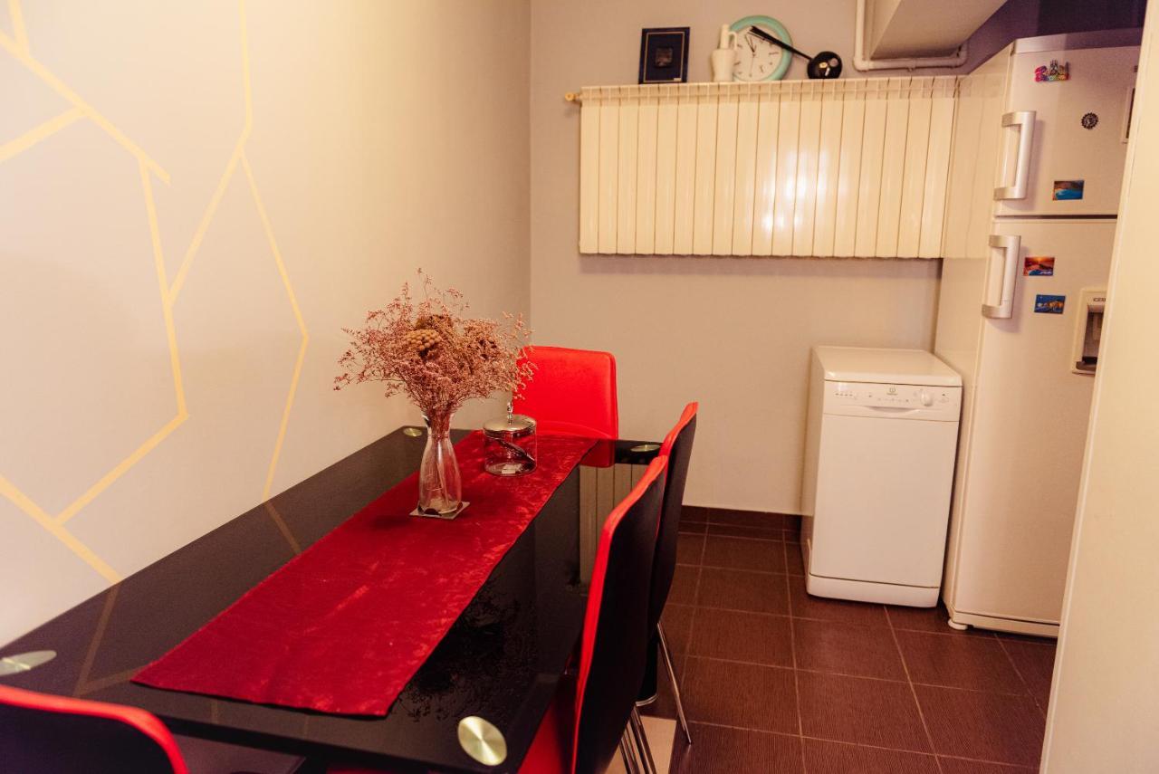 Comfy Apartment With Private Parking And Netflix Бухарест Екстер'єр фото