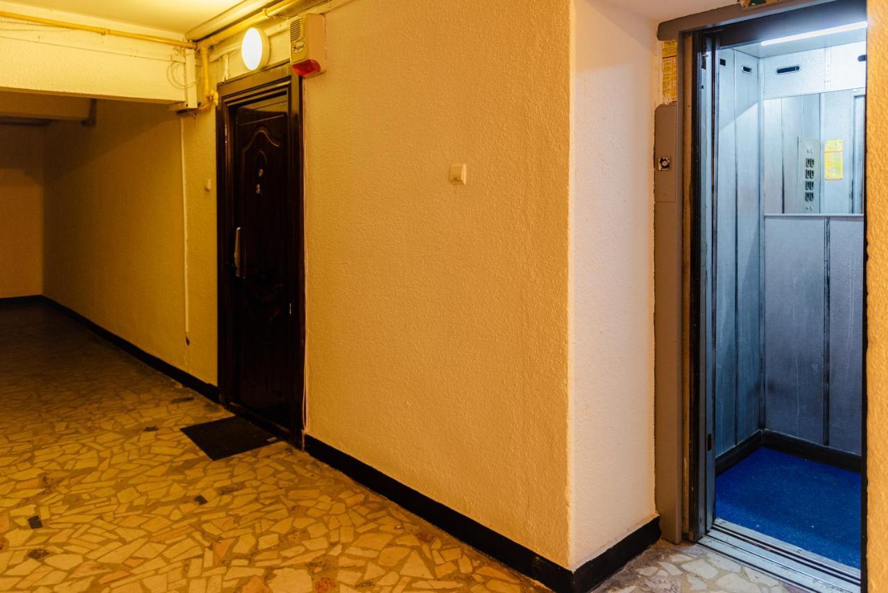 Comfy Apartment With Private Parking And Netflix Бухарест Екстер'єр фото